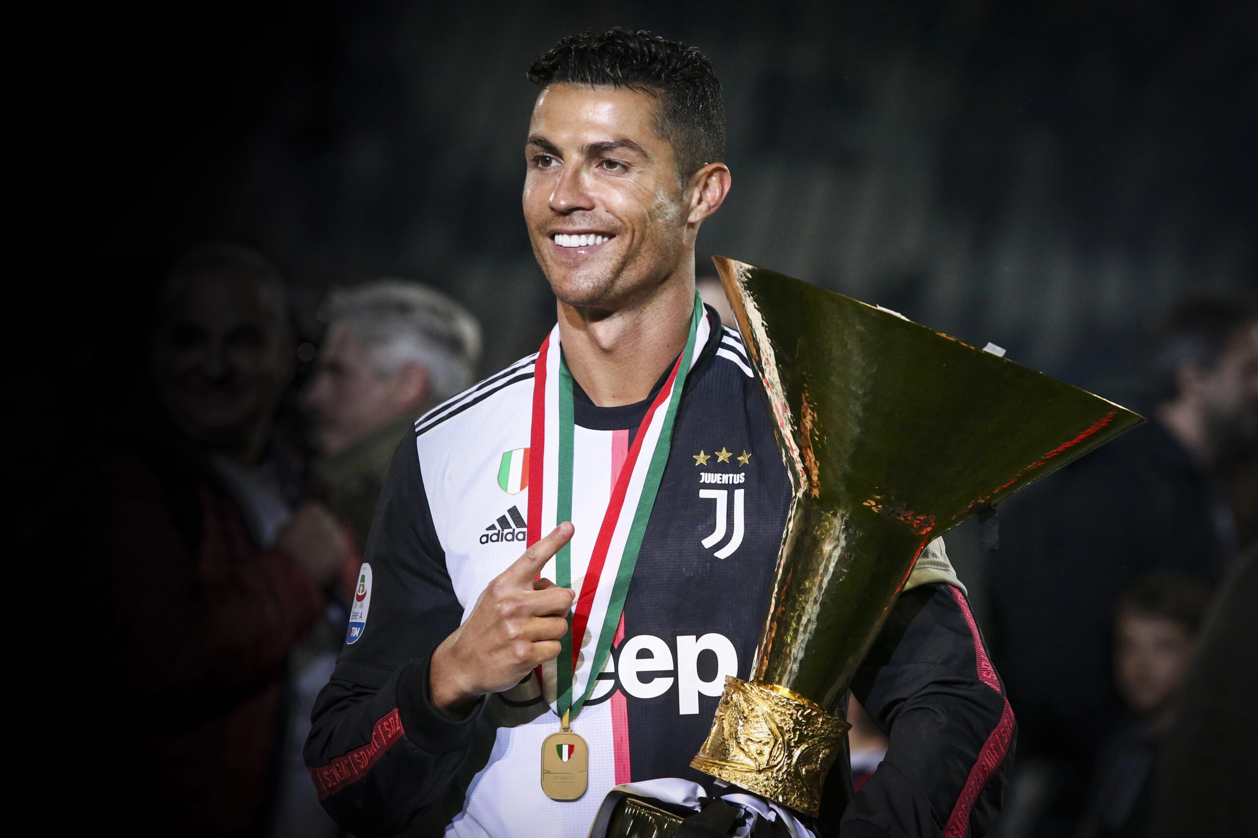 Ronaldo holding the Scudetto while in Juventus (2019)