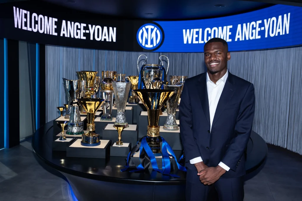Yoan Bonny at Inter's trophy cabine